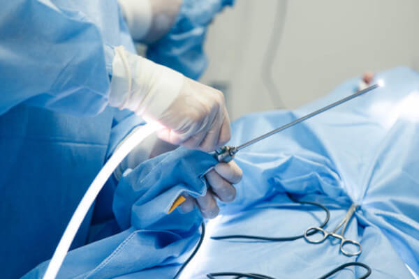 προετοιμασία εργαλείων για χειρουργείο